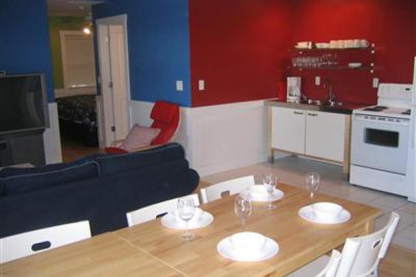 Also has dining space for 8 people in the great room.