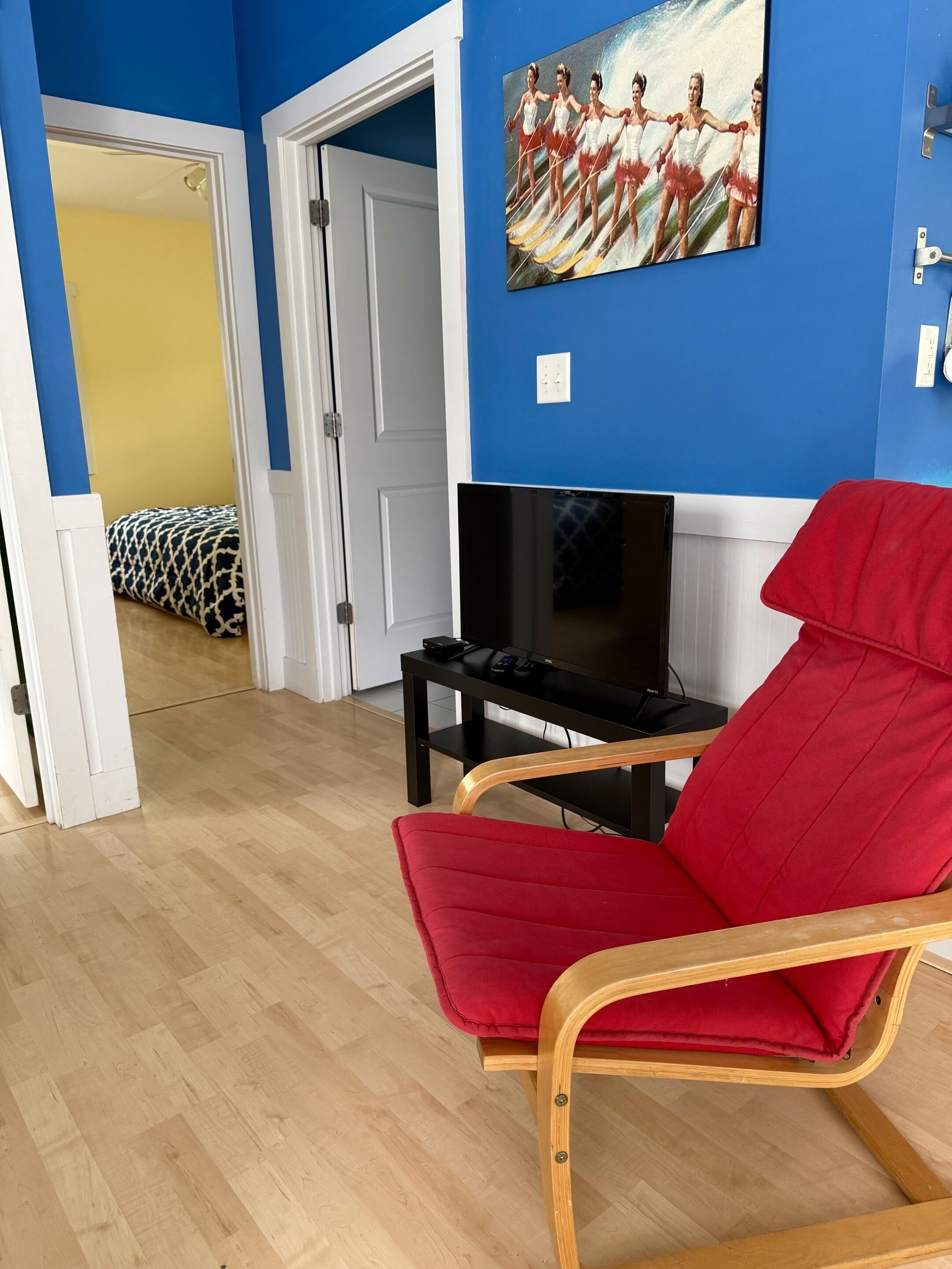 Single Cottage Living Room