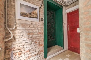 Entrée de l’hébergement