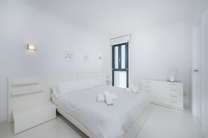 3 bedrooms, in-room safe, iron/ironing board, free WiFi