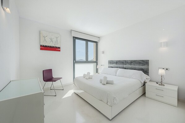 3 slaapkamers, een kluis op de kamer, een strijkplank/strijkijzer