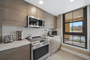 冰箱、微波炉、烤箱、炉灶