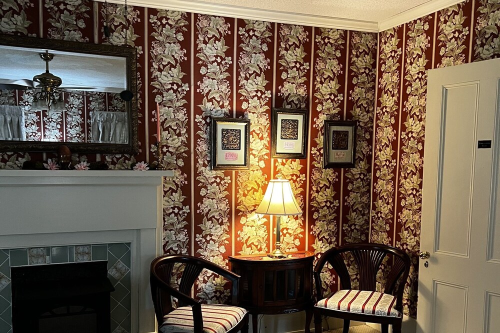 Commodore Bed & Breakfast / Commodore Suite