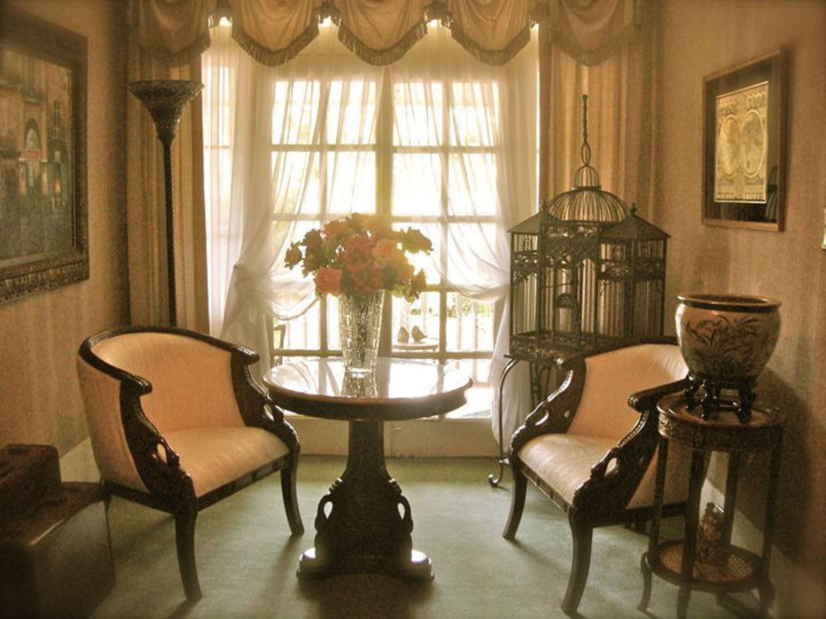 Commodore Bed & Breakfast / Green Room