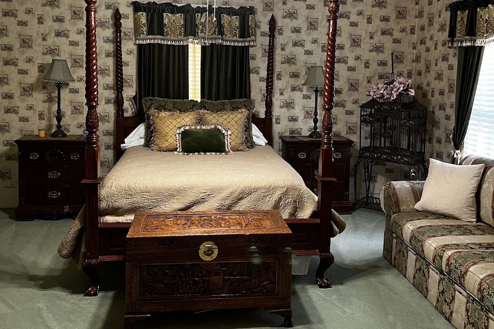 Commodore Bed & Breakfast / Green Room