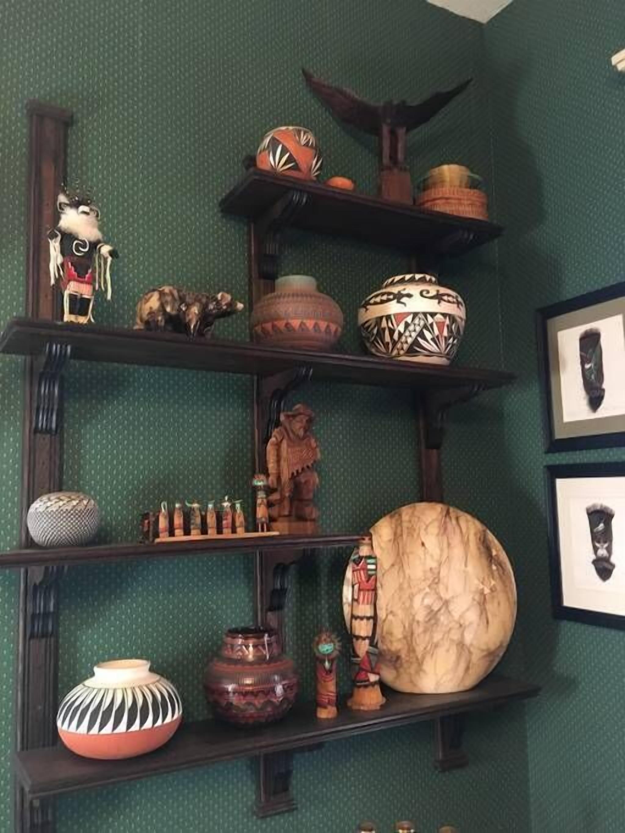 Commodore Bed & Breakfast / Library Room