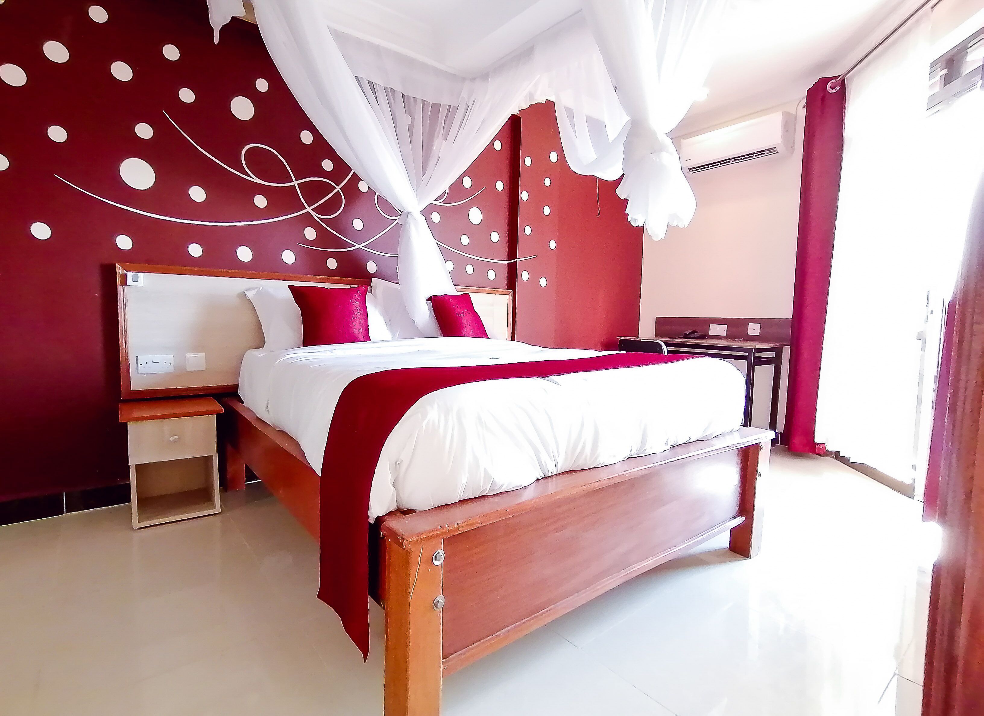 Free WiFi, bed sheets
