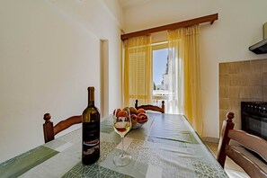 Appartement (Two-Bedroom Apartment) | Salle de séjour