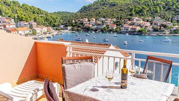 Apartment (One-Bedroom Apartment) | Balcony