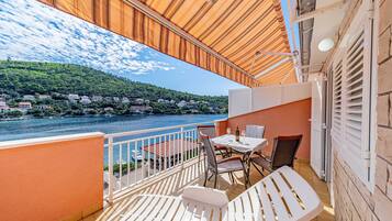 Apartment (One-Bedroom Apartment) | Balcony