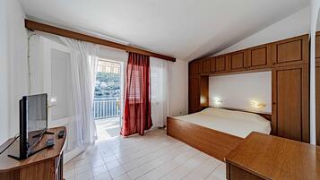 Apartment (Two-Bedroom Apartment) | 7 Schlafzimmer, Bügeleisen/Bügelbrett, kostenloses WLAN, Bettwäsche