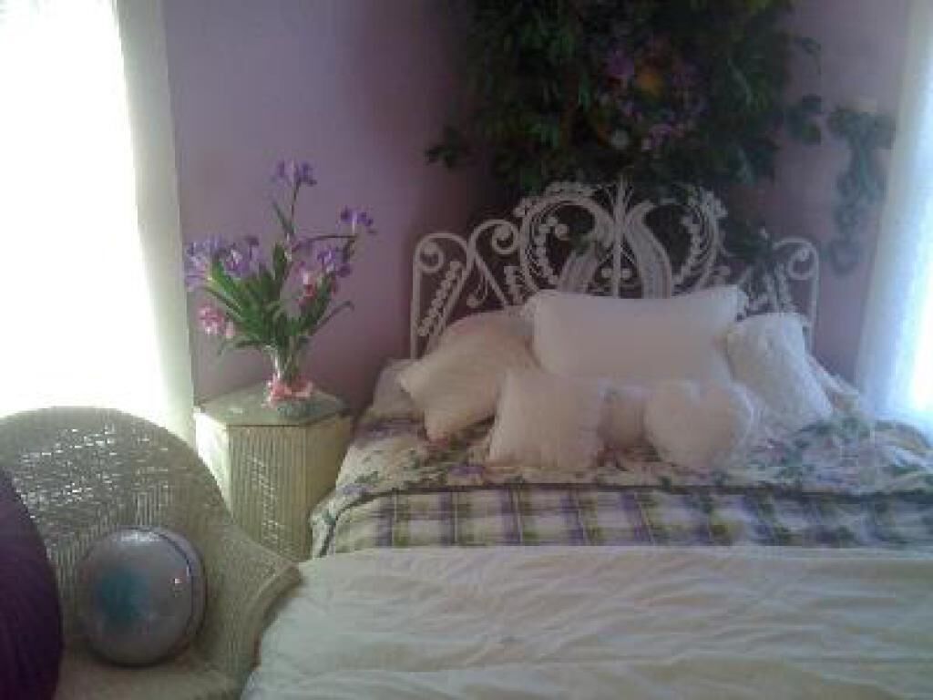 Queen Suite, Garden View at Music Garden Mansion