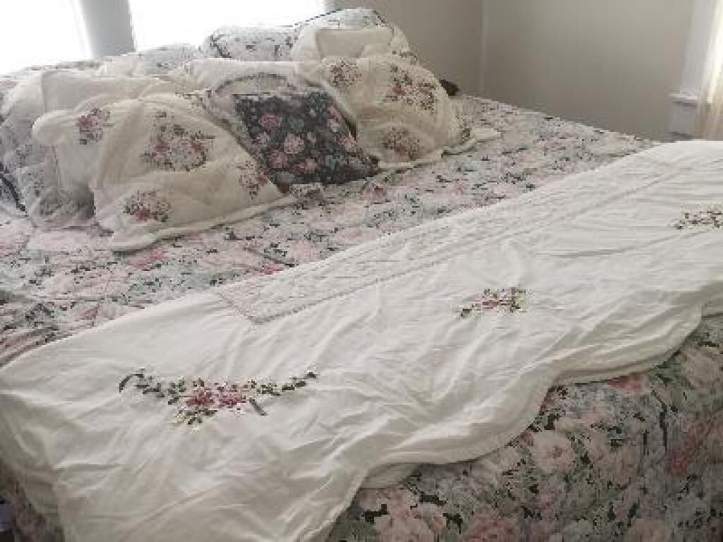 King Suite with landmark view at Music Garden Mansion