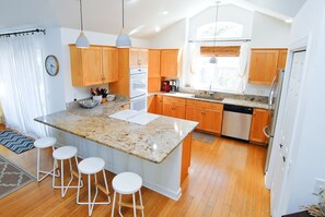 Fridge, microwave, oven, stovetop - Feeling FrippSea - Marsh Views - 4 Bedroom - 2 Golf Carts - Amenity Cards (Fripp Island)