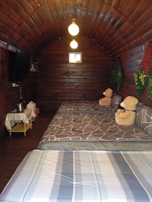 Quarto quádruplo básico | Roupa de cama