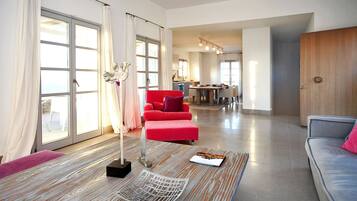 Televisio, takka, videopelejä, DVD-soitin