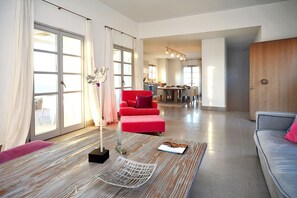 Fernseher, Kamin, Videospiele, DVD-Player