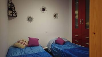 2 間睡房、書桌、Wi-Fi、床單