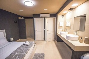 7 chambres, fer et planche à repasser, Wi-Fi gratuit, draps fournis