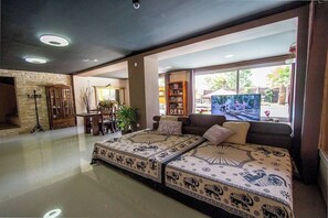 7 habitaciones, tabla de planchar con plancha y wifi gratis