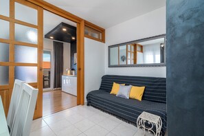 TV - MAESTRAL, sea view apt, close to Copacabana beach (Okrug Gornji)