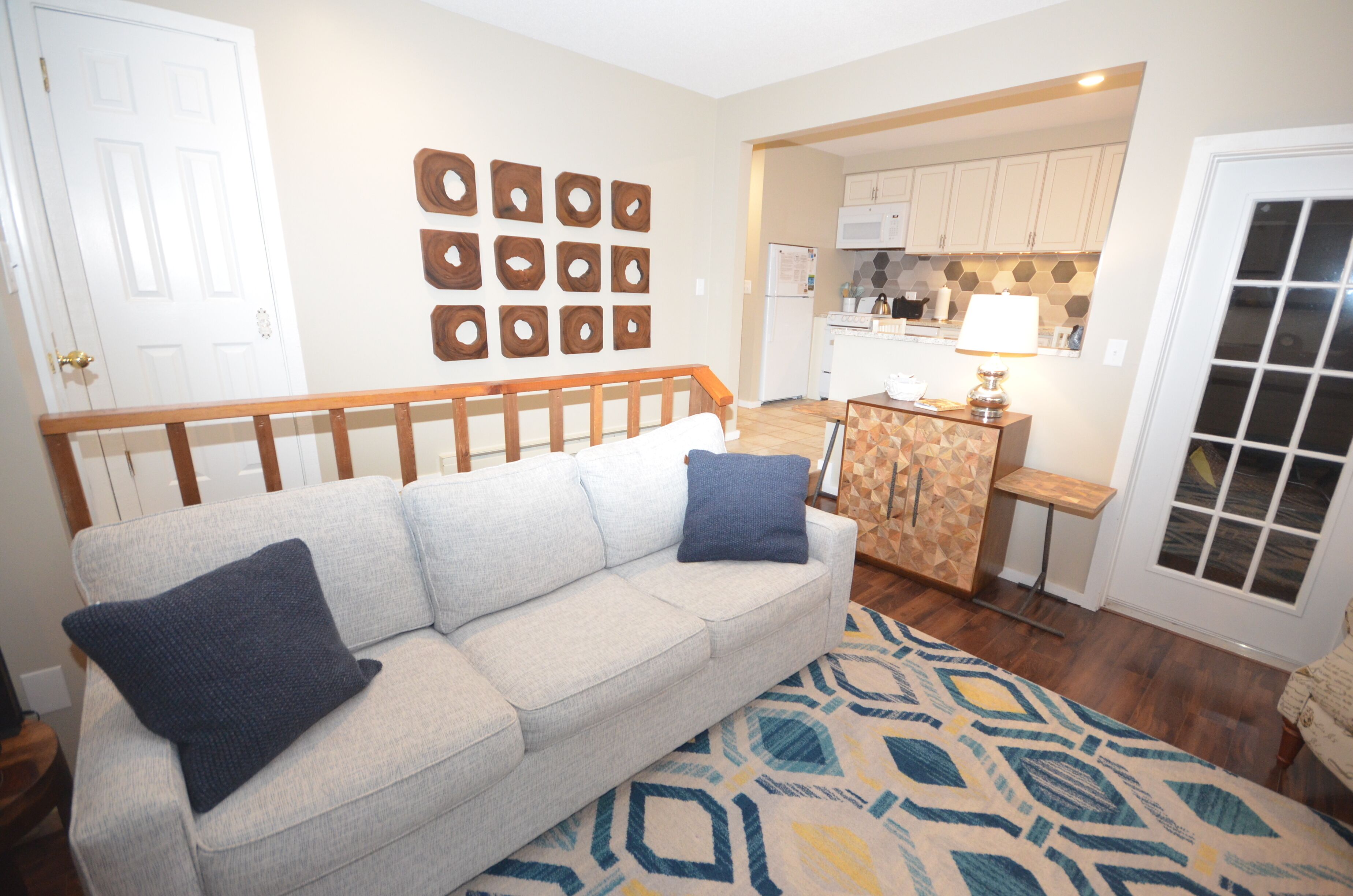 Glen Arbor condo in the woods. Fireplace, screened porch, AC.