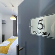 City & Station Stays at Gulland House by Pureserviced