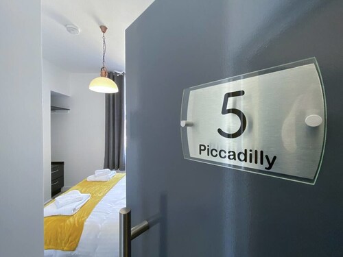 City & Station Stays at Gulland House by Pureserviced