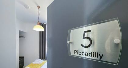 City & Station Stays at Gulland House by Pureserviced