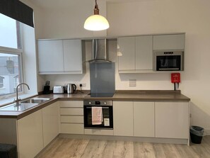 Interior - City & Station Stays at Gulland House by Pureserviced (Plymouth)