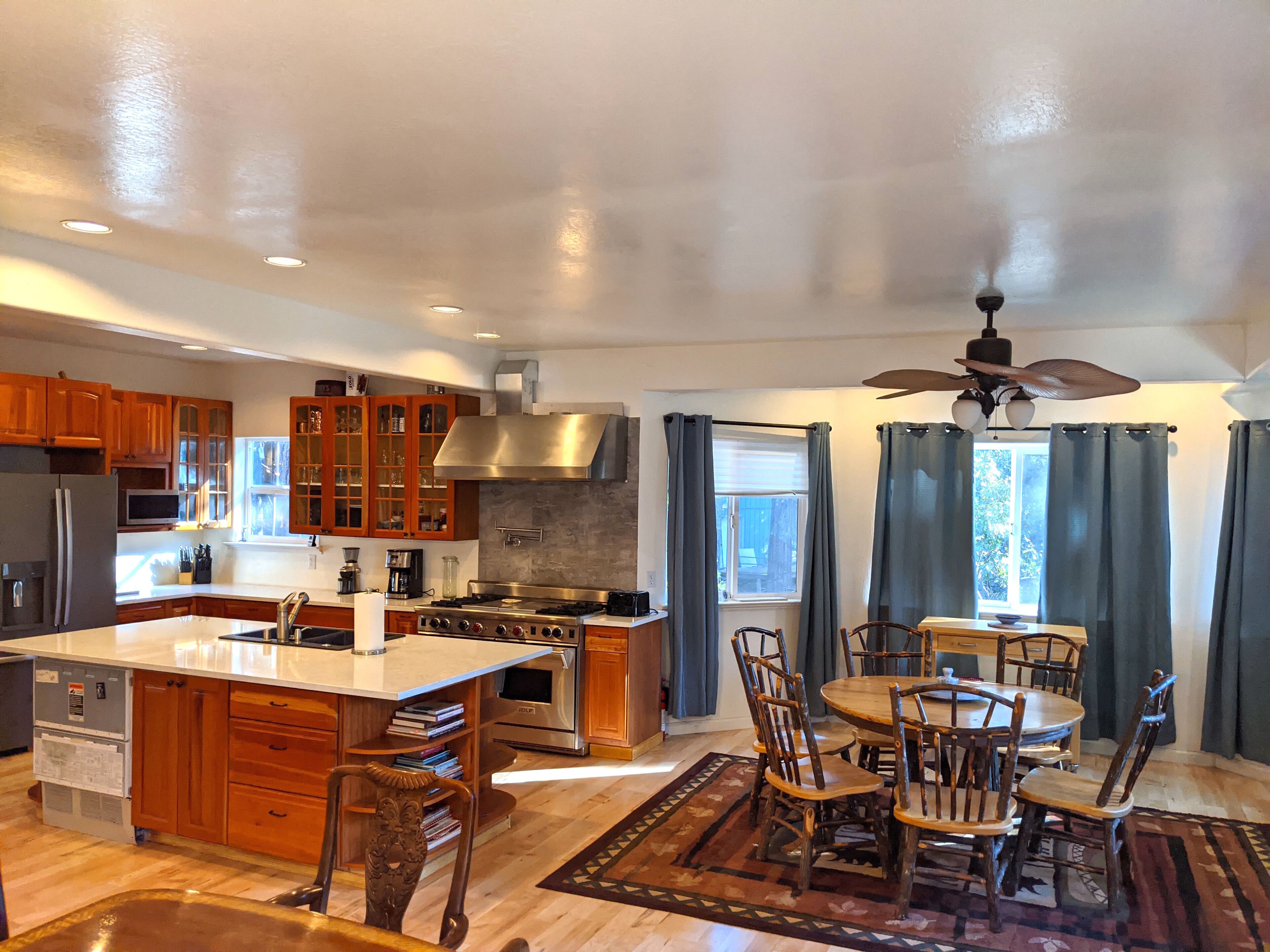 Great multi level home - Central heat & A/C, wi-fi, pool table, pets OK