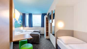 Dreibettzimmer | Schreibtisch, schallisolierte Zimmer, kostenloses WLAN, Bettwäsche