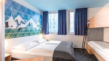 Escritorio, sistema de insonorización, wifi gratis y ropa de cama