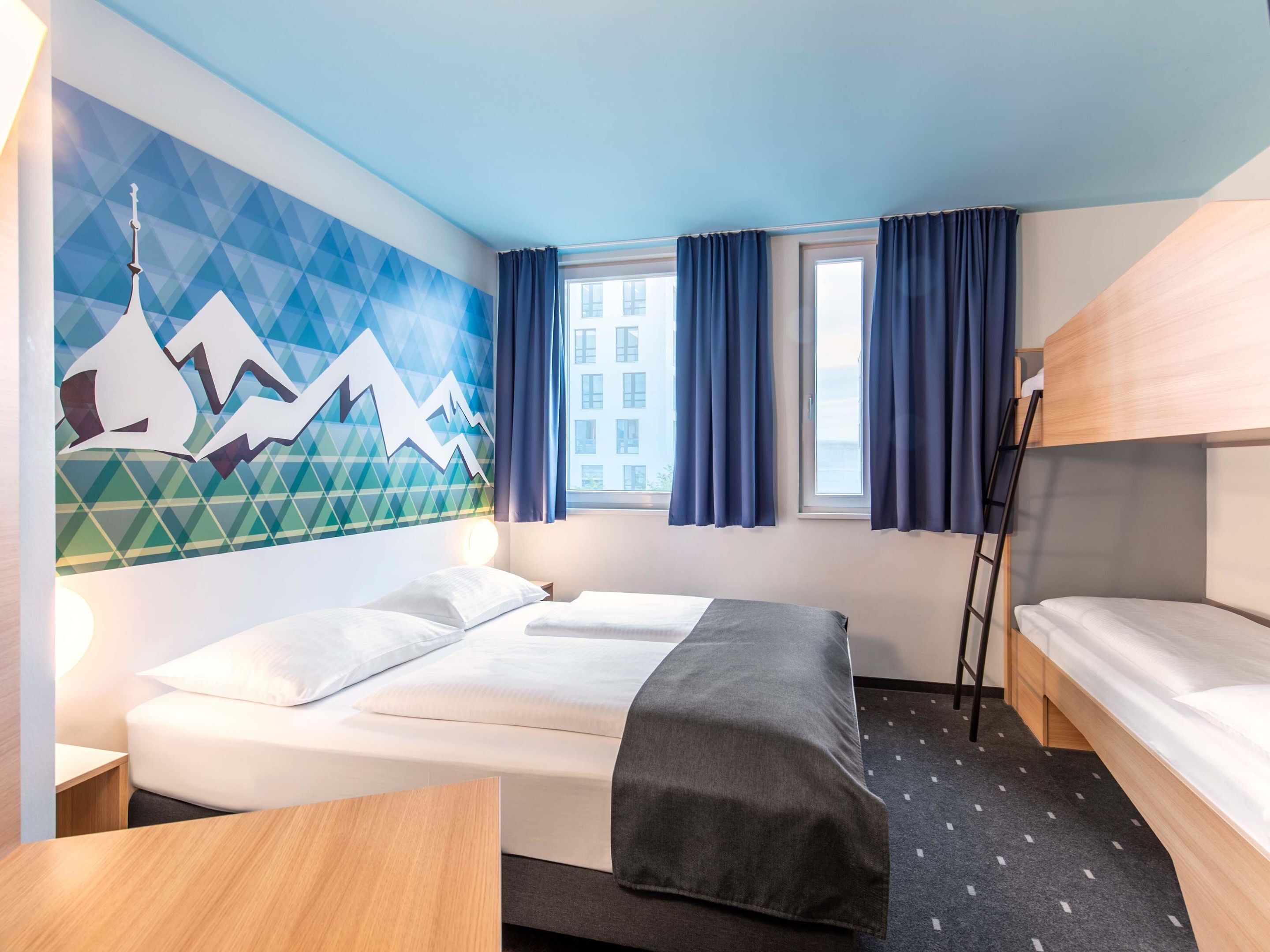 Quadruple Room | Desk, soundproofing, WiFi (free), bed sheets