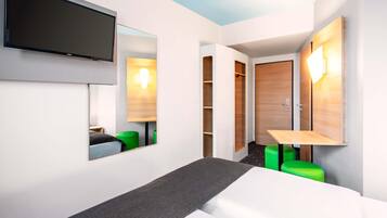 Habitación doble | Escritorio, sistema de insonorización, wifi gratis y ropa de cama