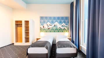 Escriptori, habitacions insonoritzades, wifi gratuïta i roba de llit