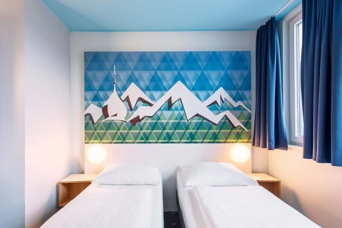 Quarto triplo | Escrivaninha, quartos à prova de som, Wi-Fi de cortesia, roupa de cama