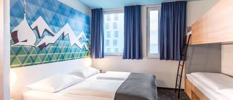 Desk, soundproofing, free WiFi, bed sheets