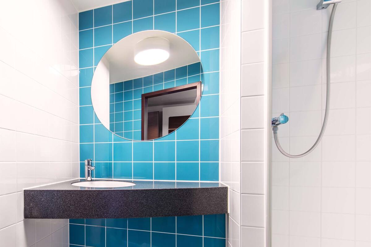 desk, soundproofing, free wifi, bed sheets