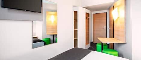 Habitación doble | Escritorio, insonorización, wifi gratis y ropa de cama