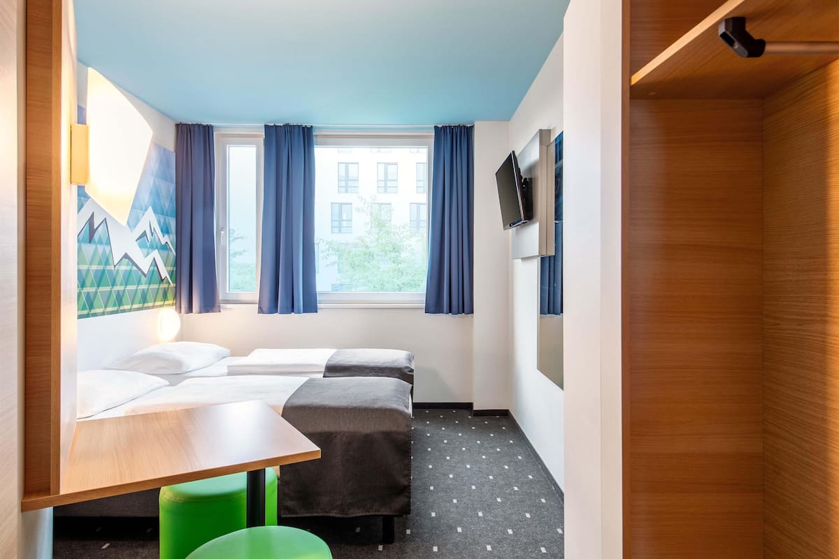 Twin Room | Desk, soundproofing, free WiFi, bed sheets