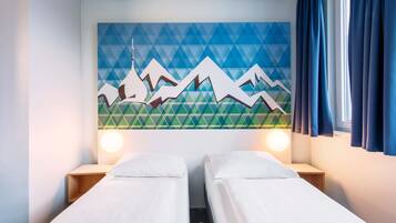 Escrivaninha, quartos à prova de som, Wi-Fi de cortesia, roupa de cama