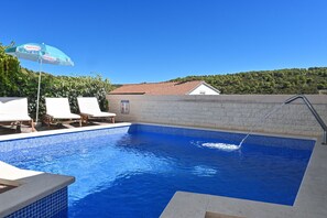 حمّام سباحة خارجي