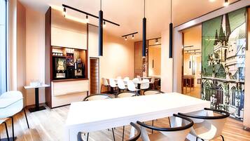 Schreibtisch, kostenloses WLAN, Bettwäsche