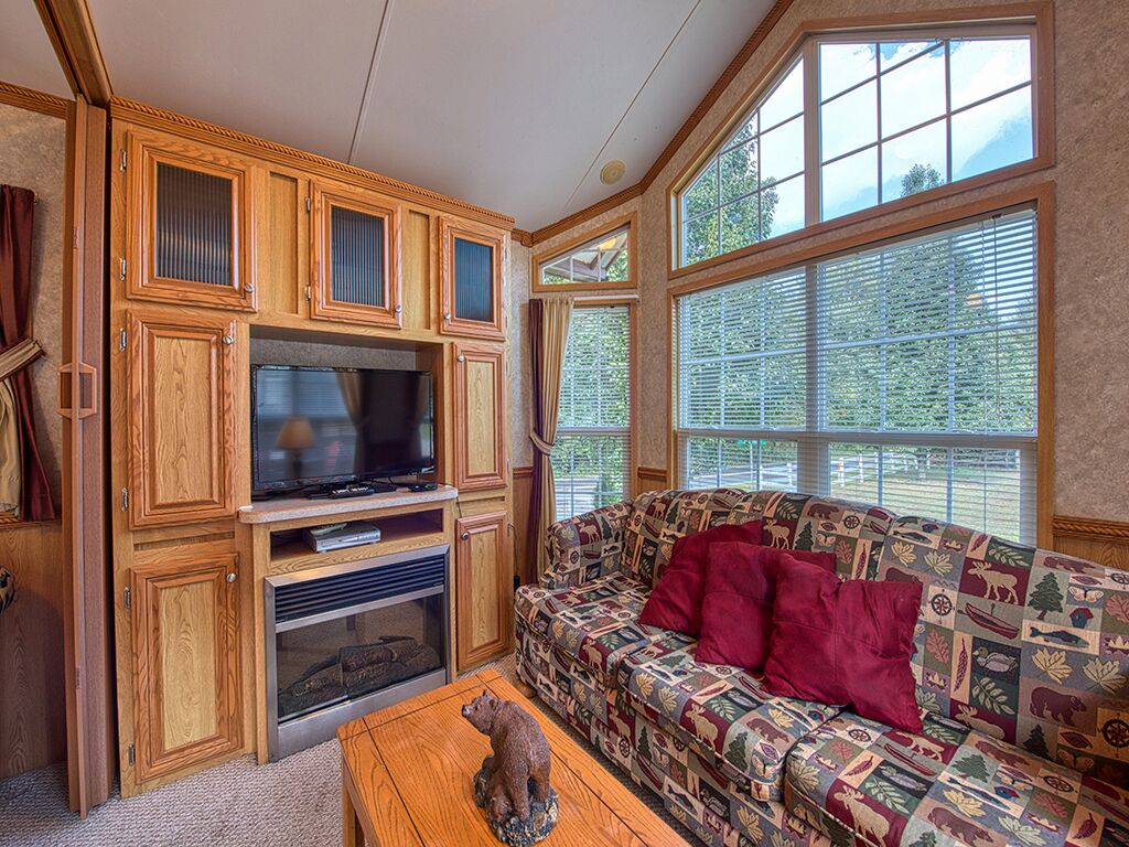 Elk Forrest, Tiny Log Cabin (#6 ) - Once thru the fence, 1st Cabin on right