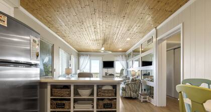 DIRECT OCEANFRONT, UDPATED CONDO WITH AMAZING VIEWS!