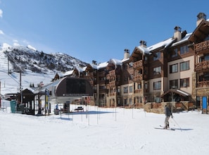 Condo, 3 Bedrooms | Skiing