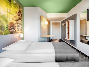 Zweibettzimmer | Schreibtisch, schallisolierte Zimmer, kostenloses WLAN, Bettwäsche