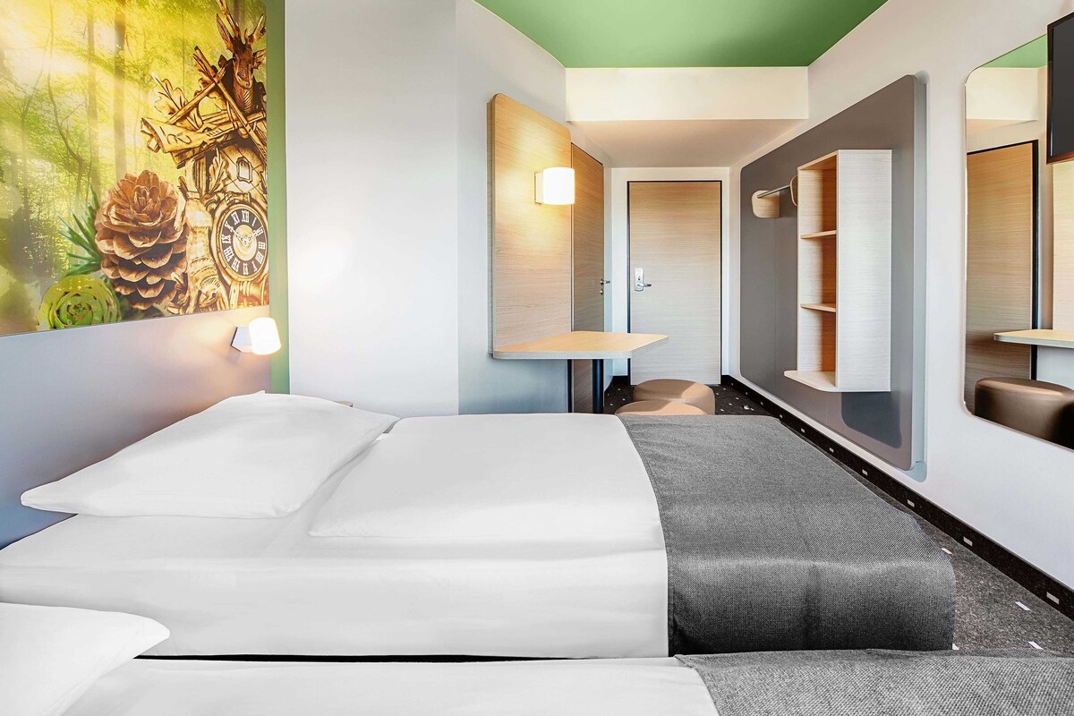 Twin Room | Meja, kalis bunyi, Wi-fi percuma, cadar katil 