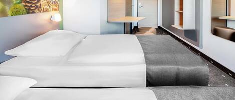 Twin Room | Desk, soundproofing, free WiFi, bed sheets